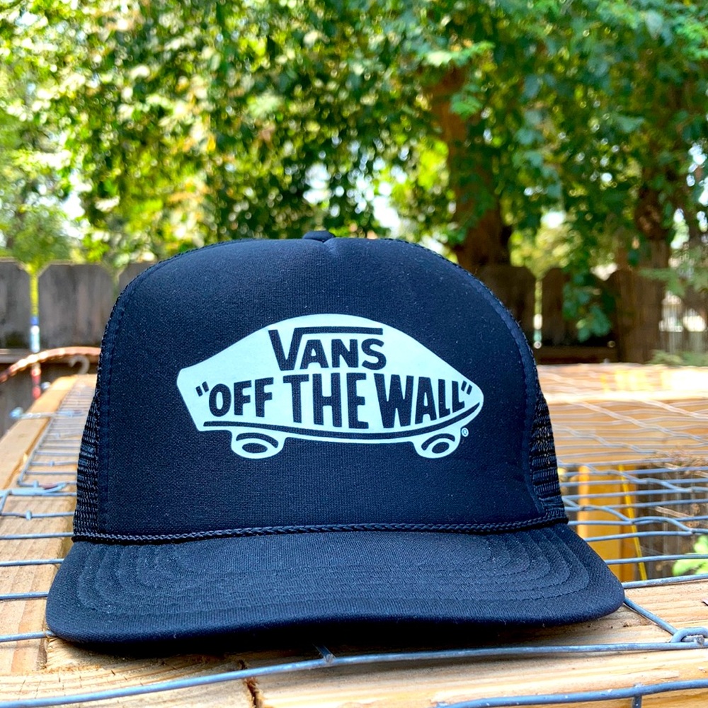 Vans “off the wall” black hat.
